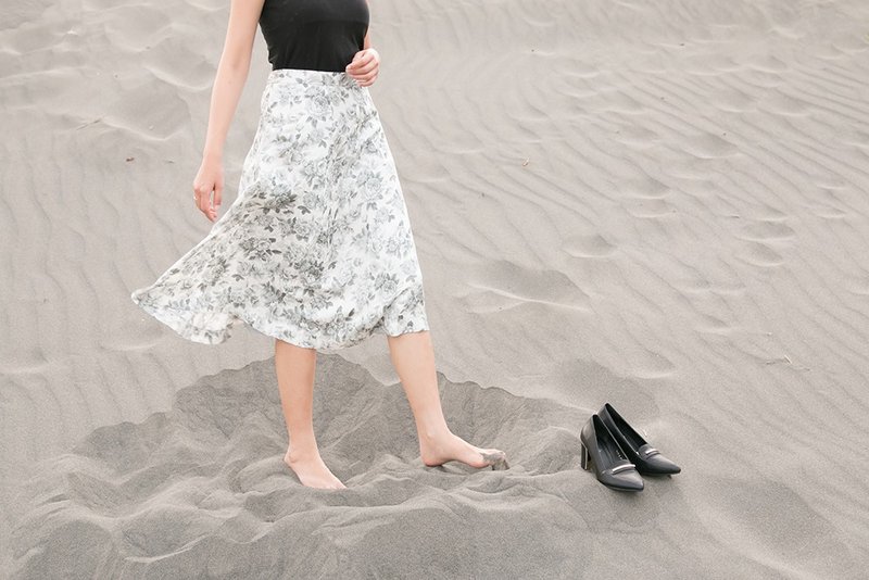 Giraffe 长颈鹿人_冷系高雅花朵古着半身裙 - 裙子 - 其他人造纤维 银色