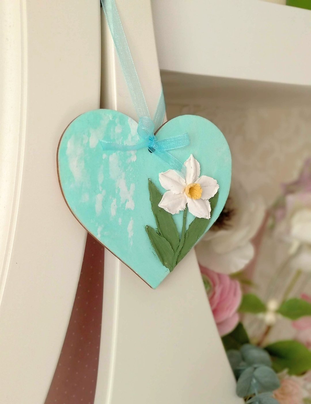 Wooden hanging heart with daffodil Mother gift Doorknob decor Easter decoration - 墙贴/壁贴 - 木头 绿色