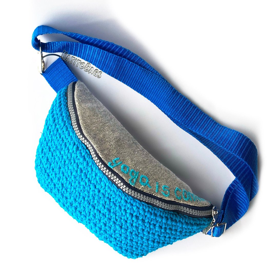 腰包 钩编腰包 刺绣腰包 Blue fanny pack with embroidery Crochet belt bag Zipper waist bag - 侧背包/斜挎包 - 棉 蓝色