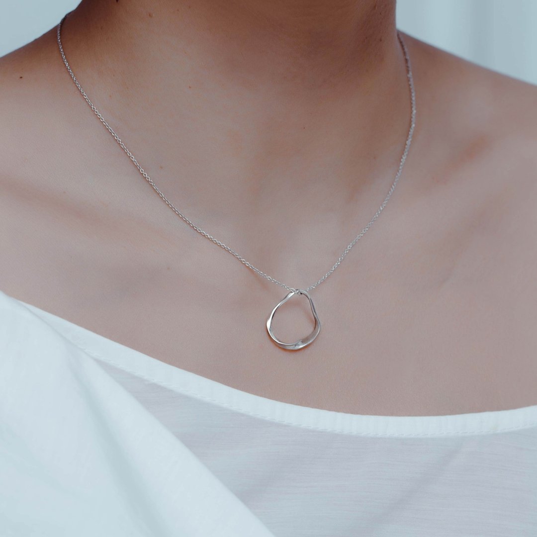 【品牌设计款最佳礼物】镂空丝缎纯银项链 Ripple Necklace - 项链 - 纯银 银色