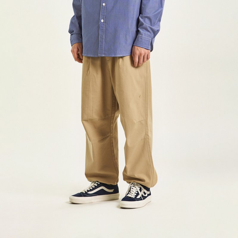 THREADESIGN 日系刺绣砂洗珠帆格宽松抽绳休闲长裤 - 男士长裤 - 棉．麻 卡其色
