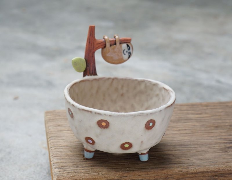 Sloth plant pot , handmade ceramic. - 花瓶/陶器 - 陶 多色