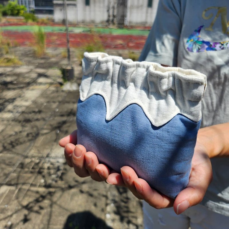 【 纯手作】 富士山弹片口金包 化妆包 钱包 收纳包 - 化妆包/杂物包 - 棉．麻 蓝色