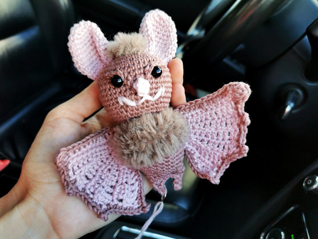Bat keychain, Bat car hanging, bat keyring plush, bat decor, stuffed bat - 钥匙链/钥匙包 - 其他材质 粉红色