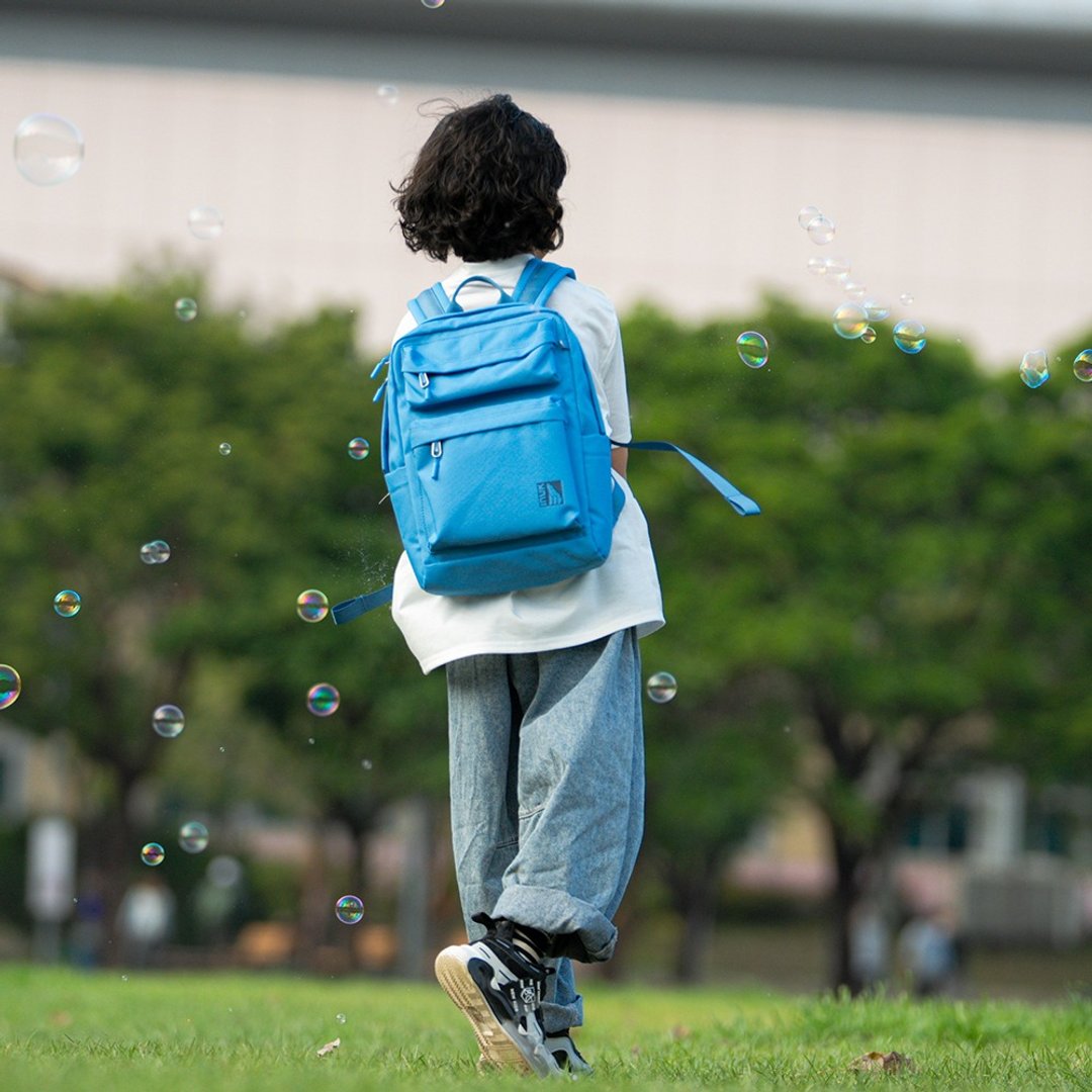 环保调色板 轻旅大V包  Eco Primary VERA_RP  晴空蓝  10L - 后背包/双肩包 - 环保材料 蓝色