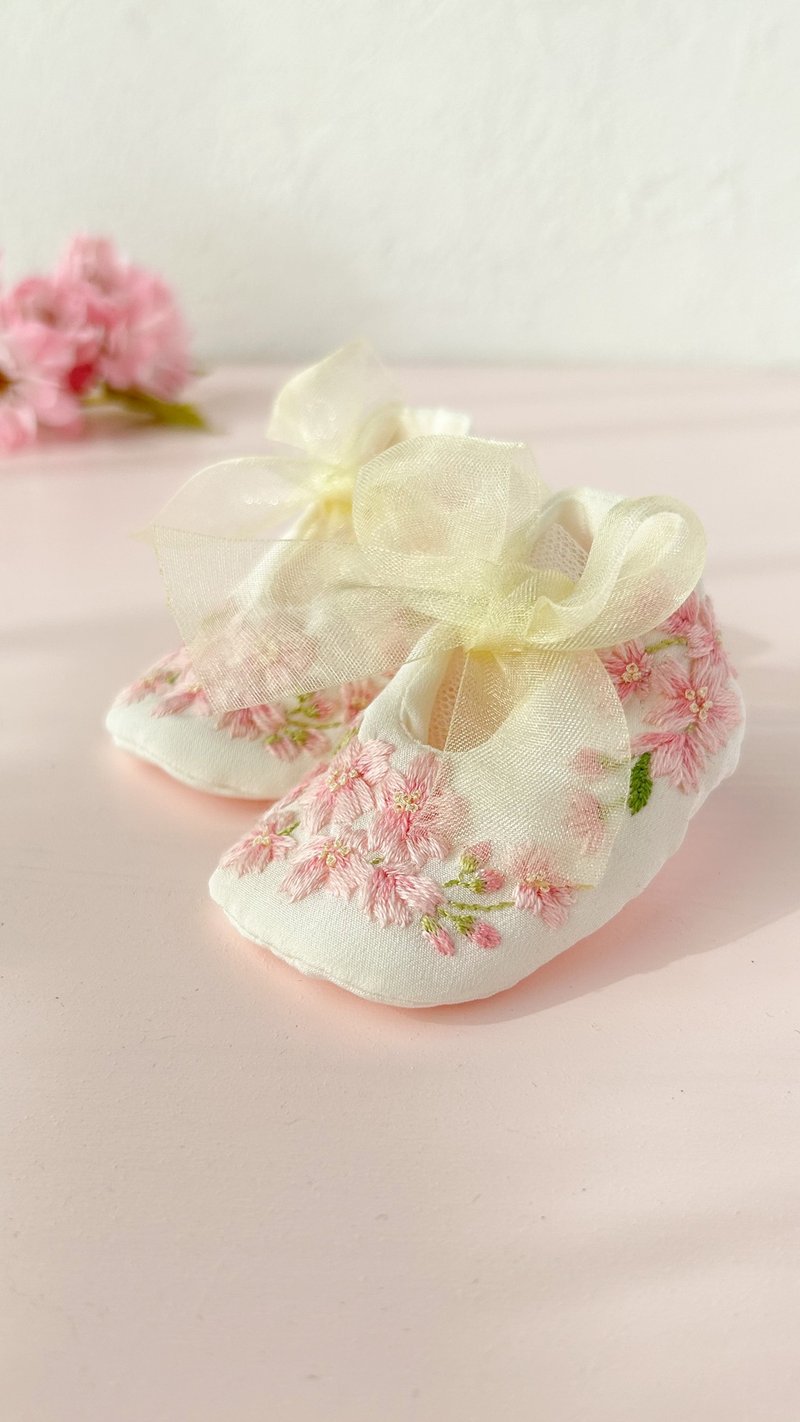 Cherry blossom embroidery silk baby shoes - 婴儿鞋 - 丝．绢 