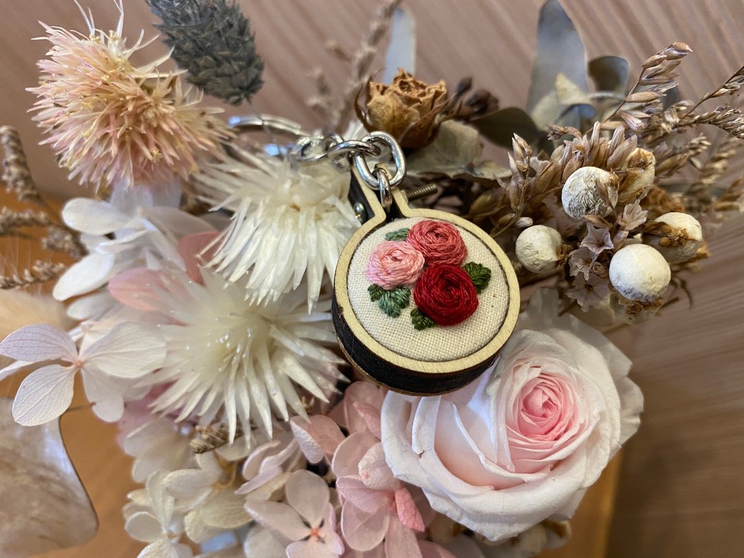 玫瑰花刺绣钥匙圈 刺绣吊饰 - 钥匙链/钥匙包 - 棉 多色