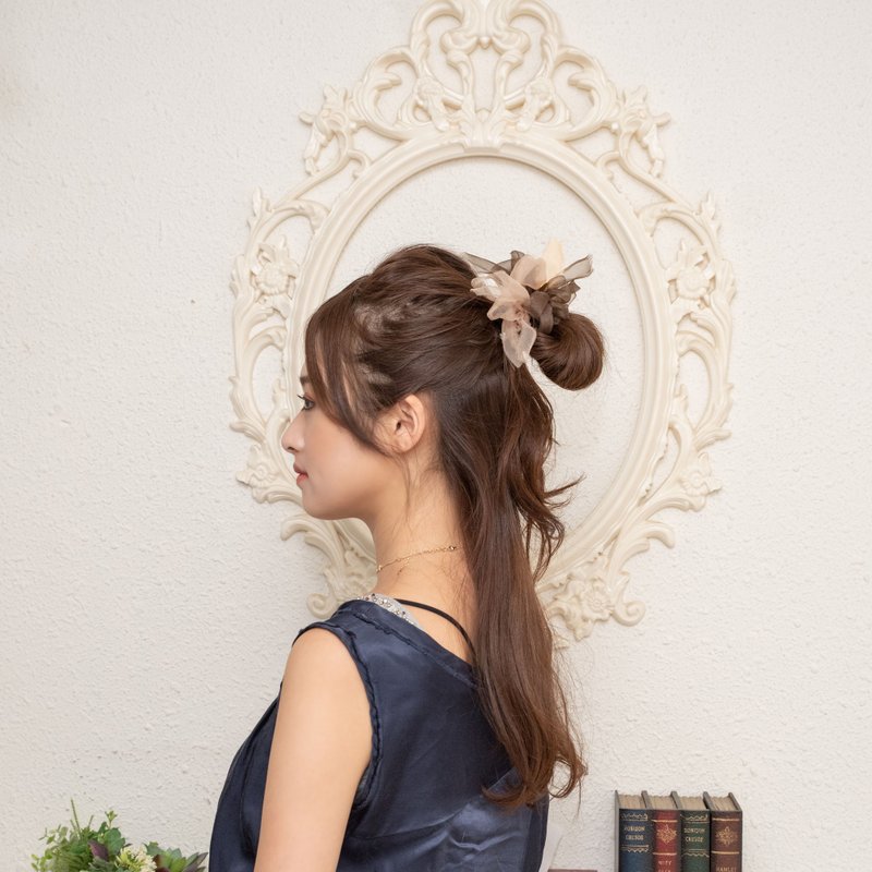 秋冬限定 / 马龙 / 色彩鲜艳的花编发圈 / 手工编织发带 - 发饰 - 聚酯纤维 咖啡色