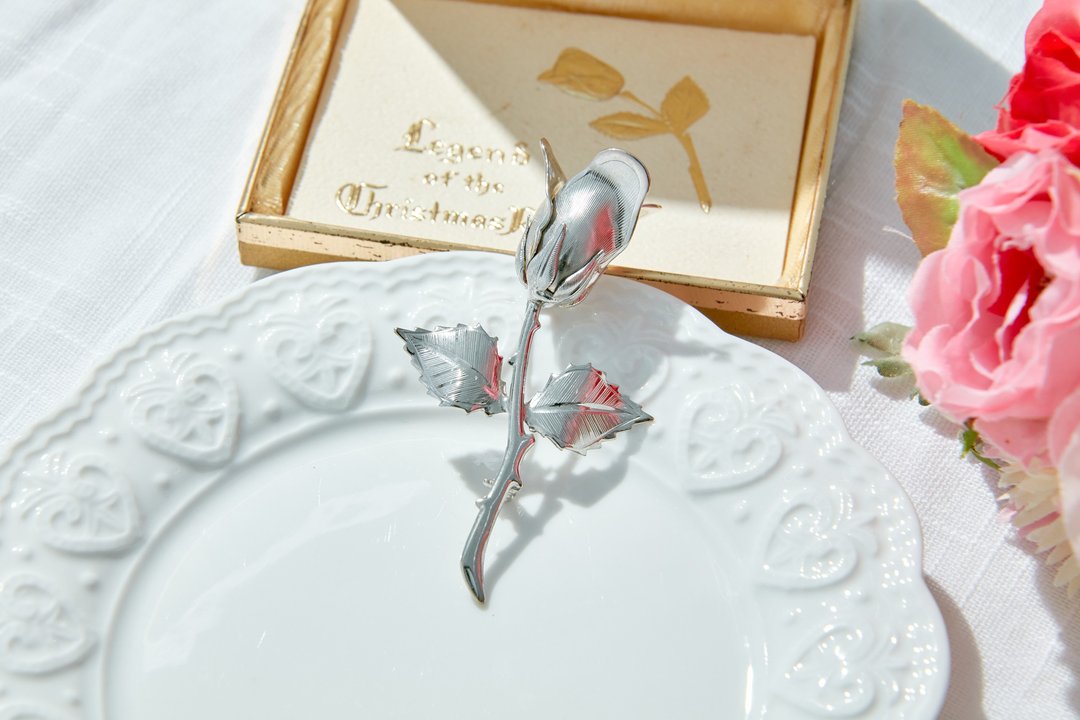 【美国带回  西洋古董饰品】1970年代Giovanni 银色古典玫瑰胸针 - 胸针 - 其他金属 