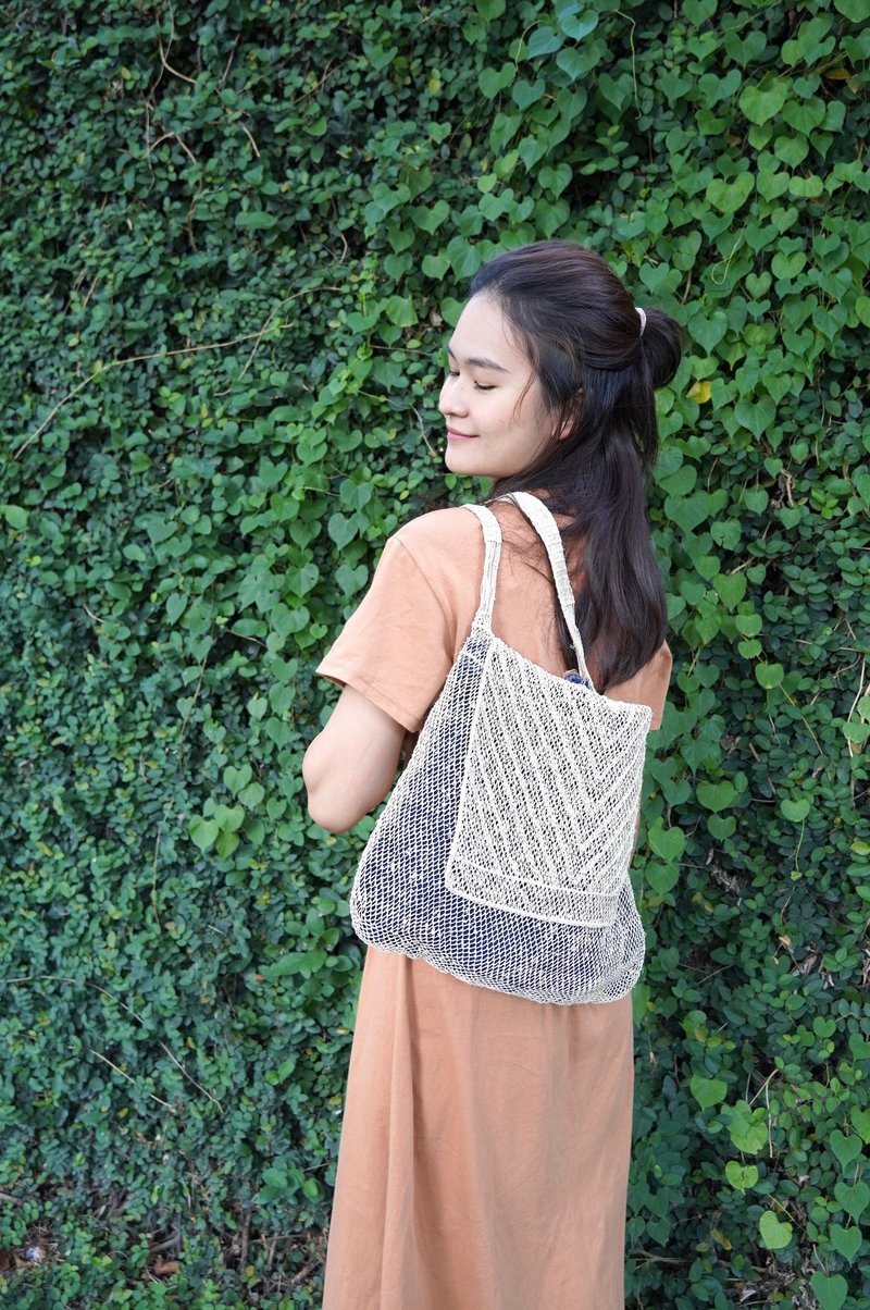 青岱 // 天然葛藤手工编织。内衬蓝染手织布侧背包 - 侧背包/斜挎包 - 植物．花 卡其色