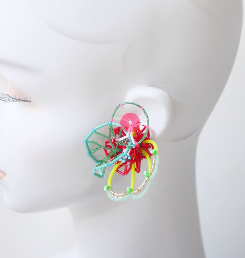 tsububu/单只耳环/珠绣/微生物/耳针、耳夹/游乐园 - 耳环/耳夹 - 绣线 红色