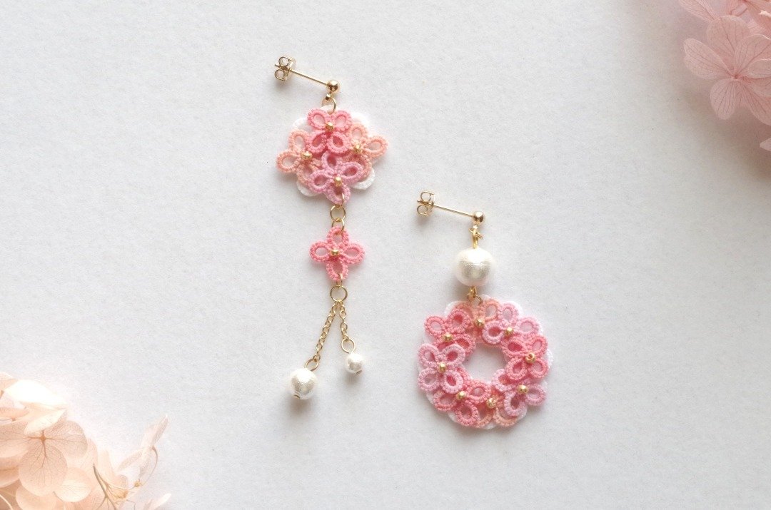 Tatting Lace Hydrangea and Cotton Pearl Asymmetrical Earrings - Pink - 耳环/耳夹 - 棉 粉红色