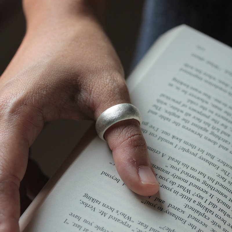 Handmade wide band scratched surface silver ring (R0036) - 戒指 - 银 银色