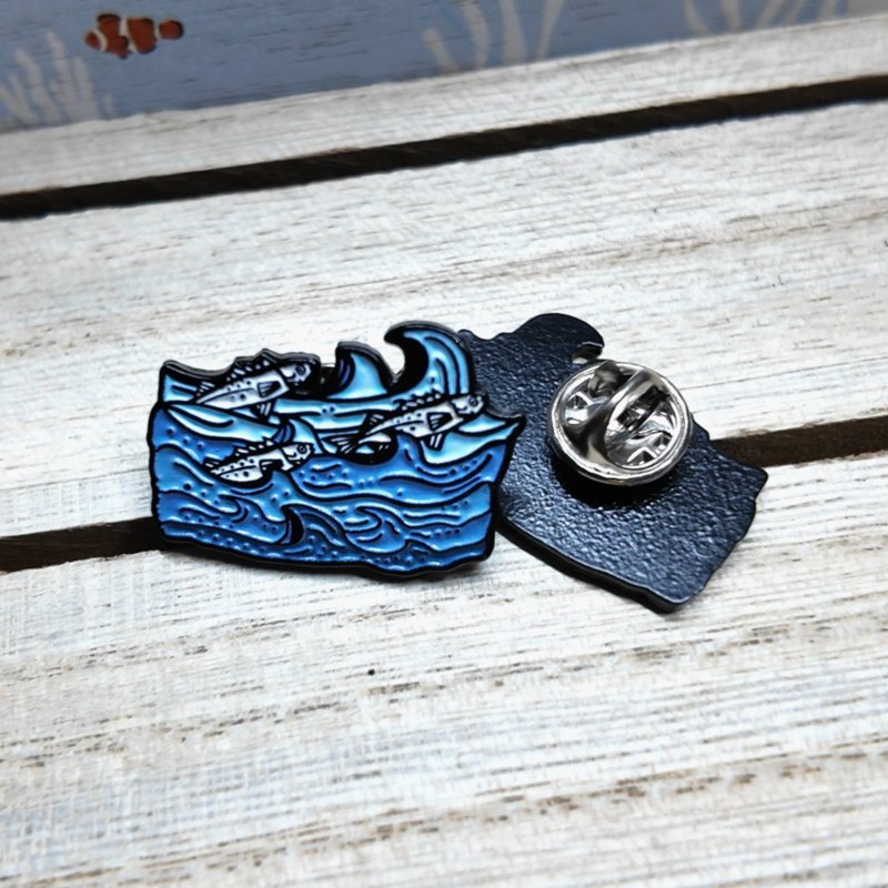 O-fish-ially Free / 襟章 - 徽章/别针 - 其他金属 蓝色
