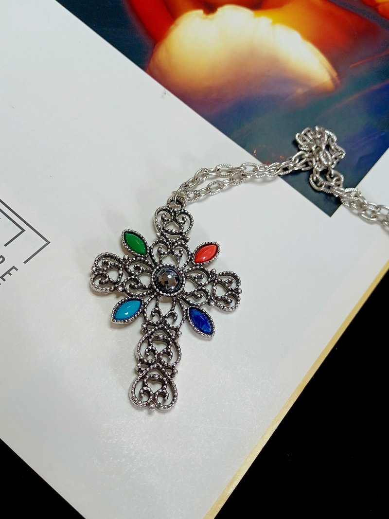 vintage jewelry AVON 古董典雅十字架 项链 - 项链 - 其他金属 