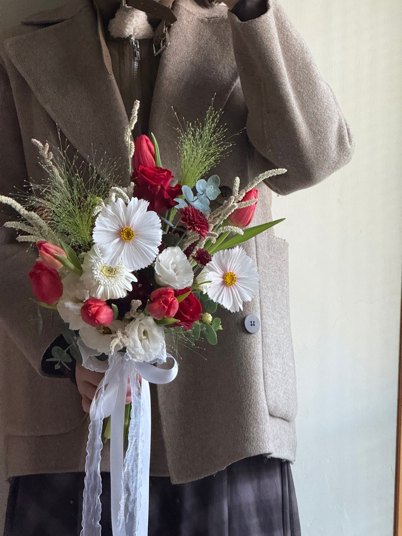 郁金香新娘捧花 红白绿配色_红或白郁金香为主花 - 其他 - 植物．花 红色