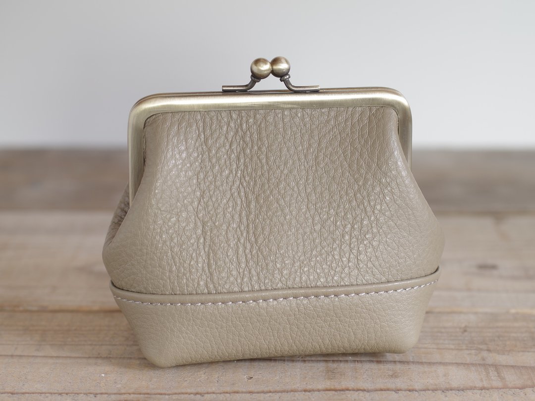 Leather Gamaguchi Mini Pouch Beige Gray - 化妆包/杂物包 - 真皮 卡其色