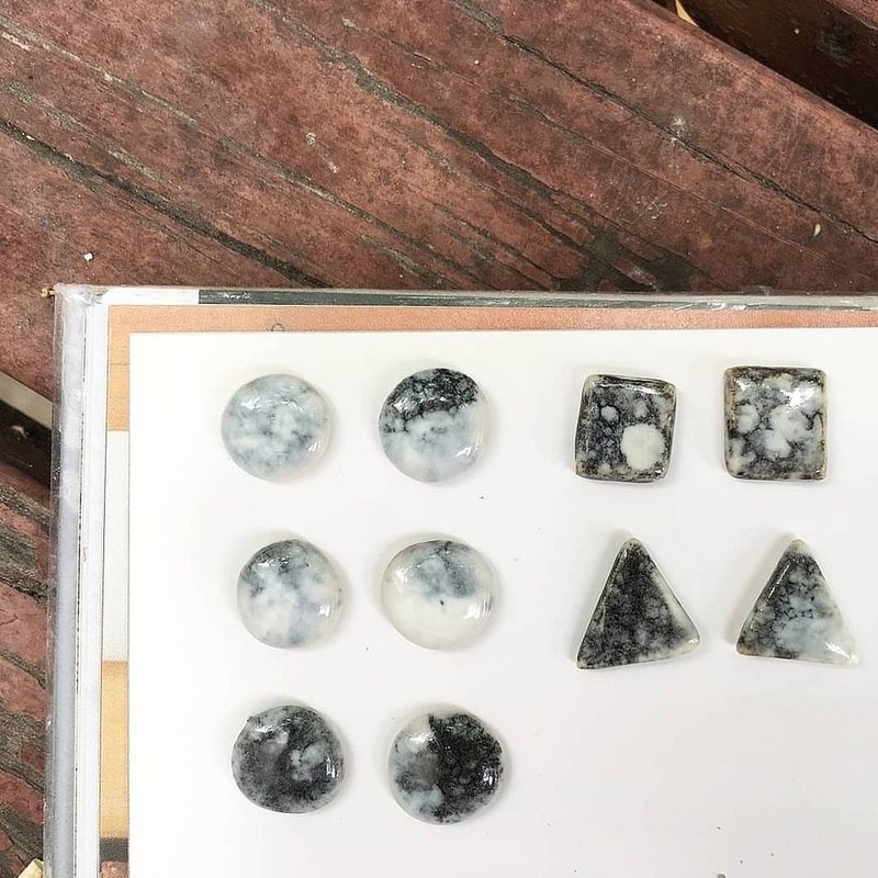 black and white - 耳环/耳夹 - 陶 灰色