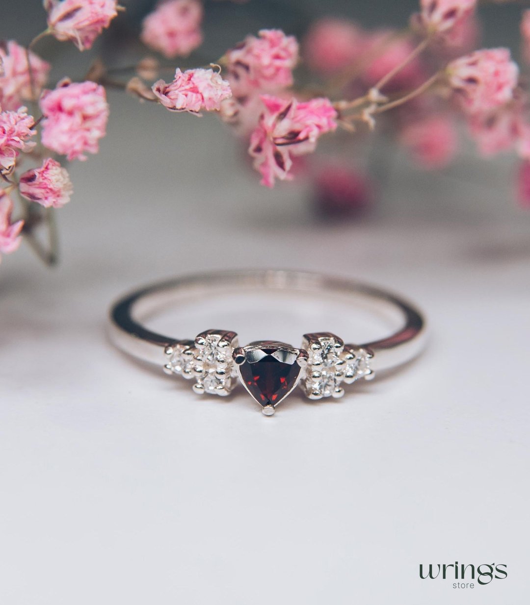 Garnet 银质宝石镶嵌订婚戒指 女款 定制化车轮形红宝石主石 - 戒指 - 纯银 红色