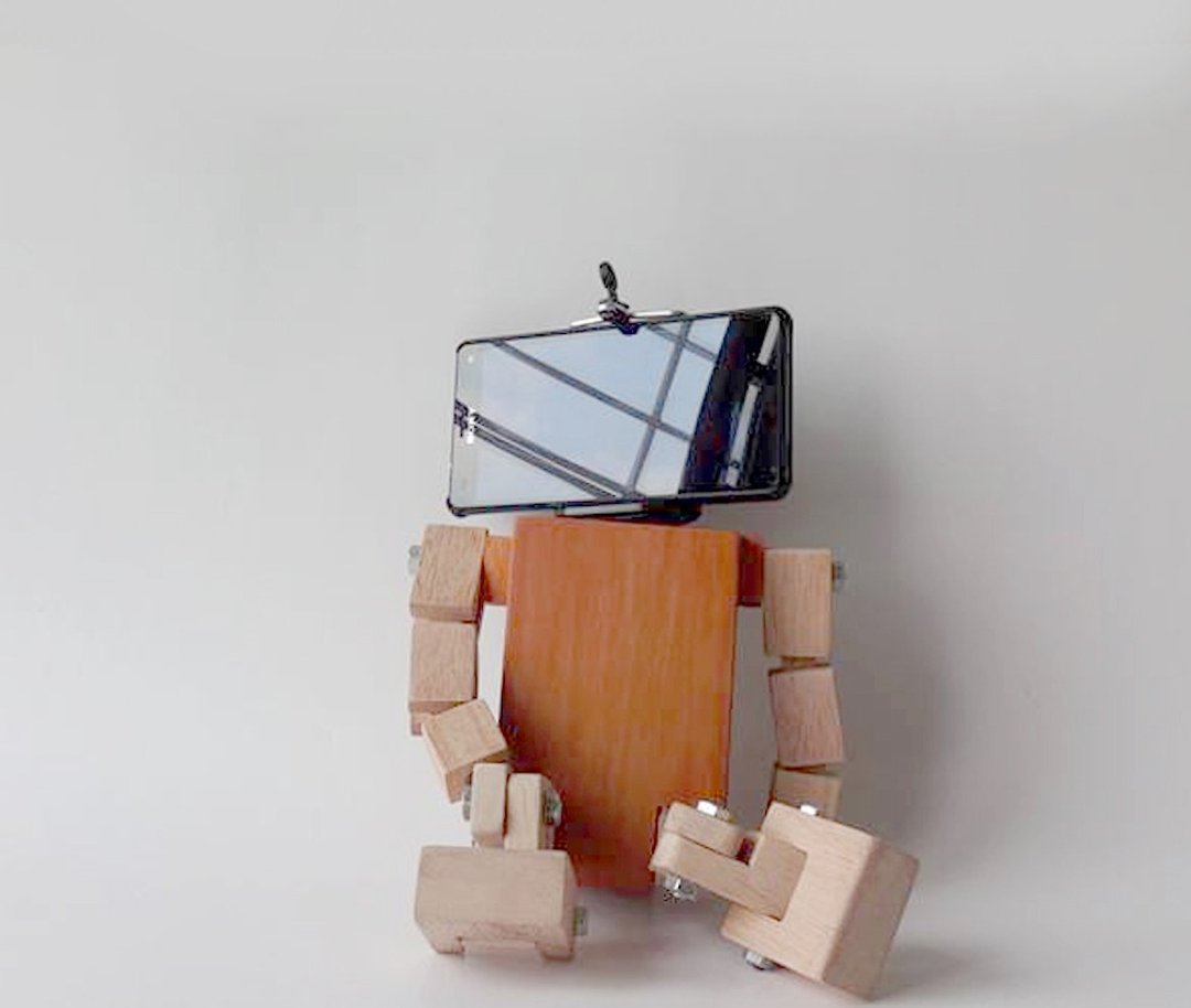 Wood mobile phone, LED Lamp  Dog - 手机座/防尘塞 - 木头 咖啡色