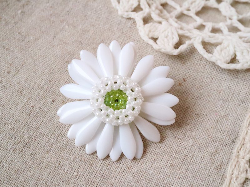 非洲菊胸针 纯白色 捷克玻璃手工胸花 毕业婚礼写实饰品 - 胸针 - 玻璃 白色