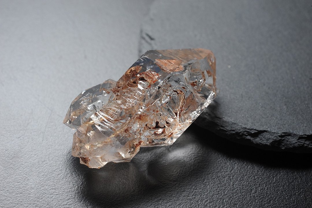 透亮红泥骸骨 矿石/水晶/灵修/开运/招财/破煞/防小人 - 摆饰 - 水晶 