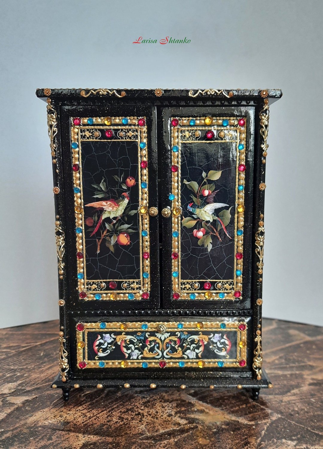 1:12 Scale. Wardrobe. Hand painted. Dollhouse miniature #9 - 玩偶/公仔 - 木头 