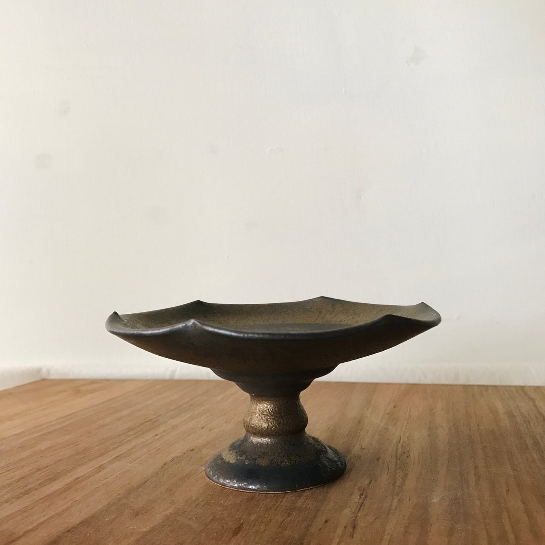Déjà vu ceramics 陶瓷雾金六瓣高脚盘/装饰性 非食器 - 摆饰 - 陶 金色