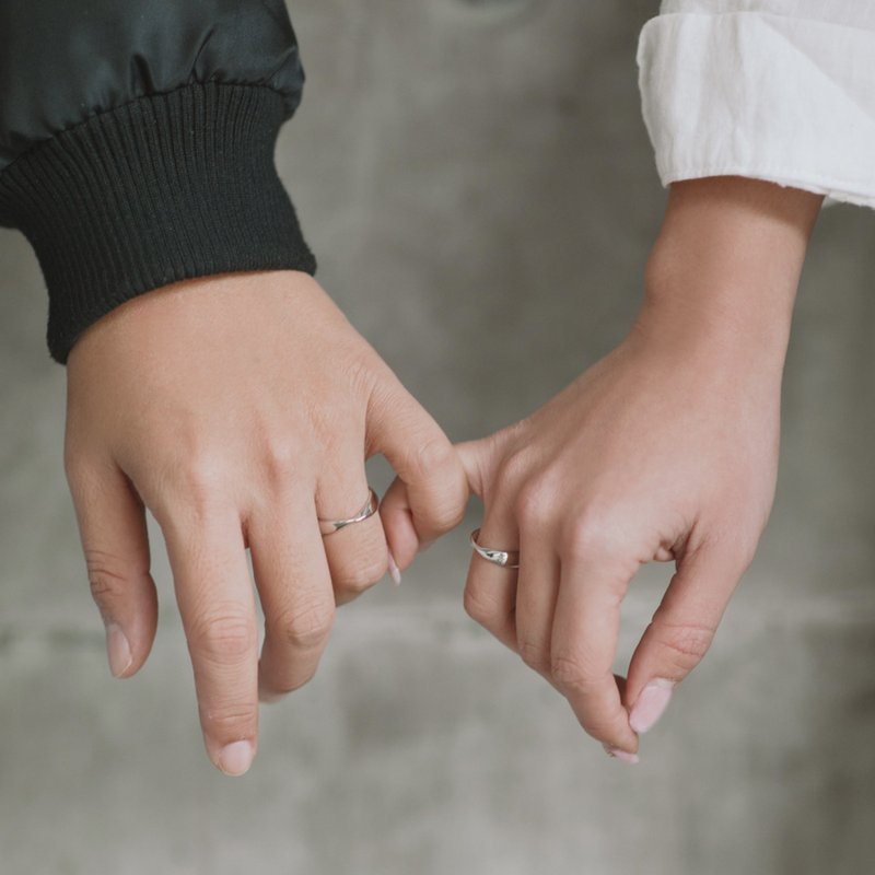 对的人 - 纯银戒指/情侣 定制化刻字 - 戒指 - 纯银 银色
