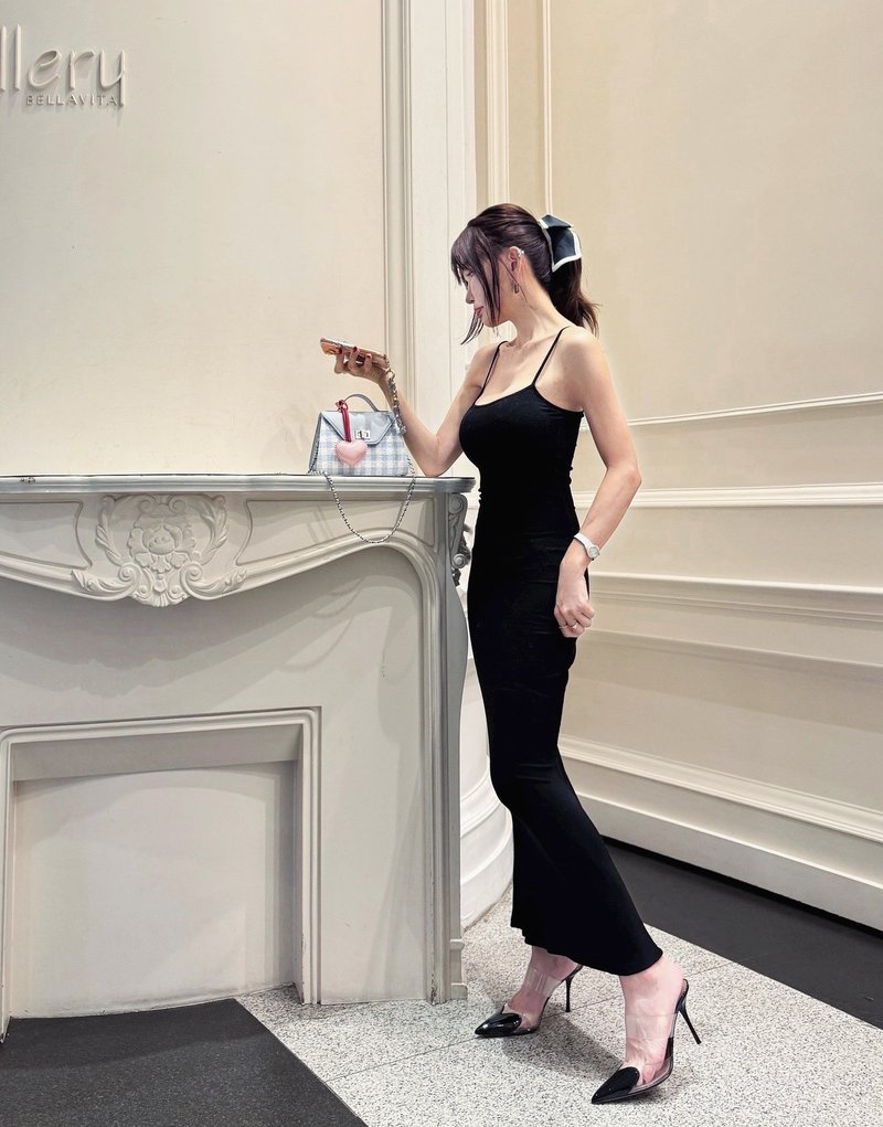 SQUENNA 塑身战袍细肩长洋装 现货+预购 - 洋装/连衣裙 - 聚酯纤维 黑色