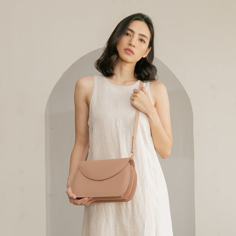 DOUBLE ARCH soft touch leather shoulder bag - Nude pink - 侧背包/斜挎包 - 真皮 粉红色
