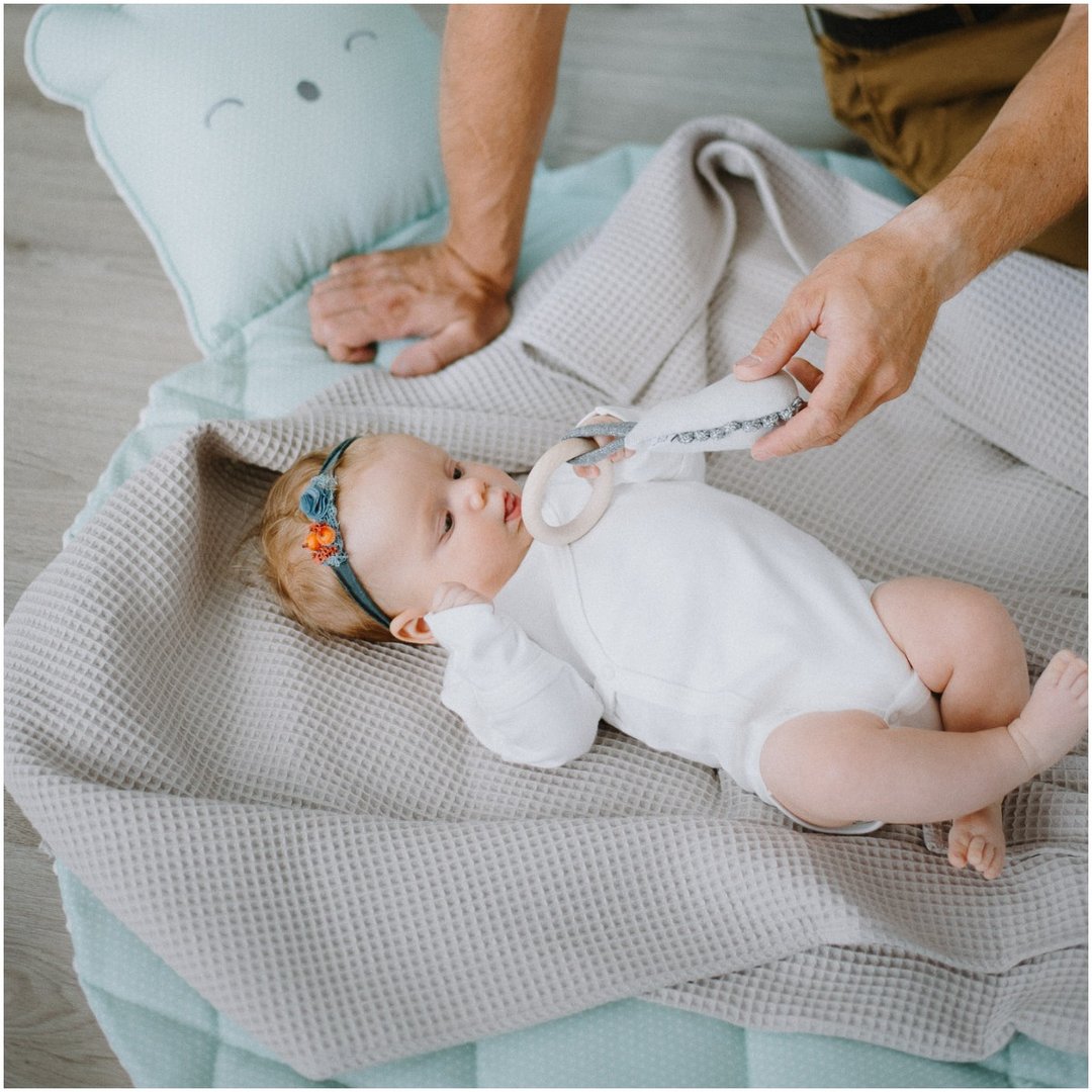 Beige Waffle Baby Swaddle - Neutral Gender Newborn Blanket - 婴儿床上用品 - 棉．麻 多色