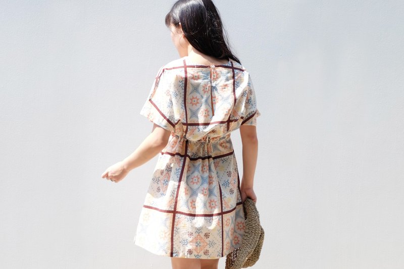 Mamiya Dress - 洋装/连衣裙 - 纸 多色