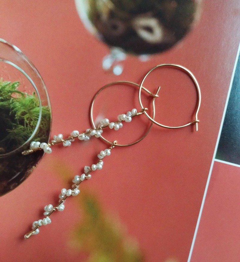 蓓蕾绽放天然淡水珍珠耳环/ Buds bloom water pearl earrings - 耳环/耳夹 - 宝石 白色
