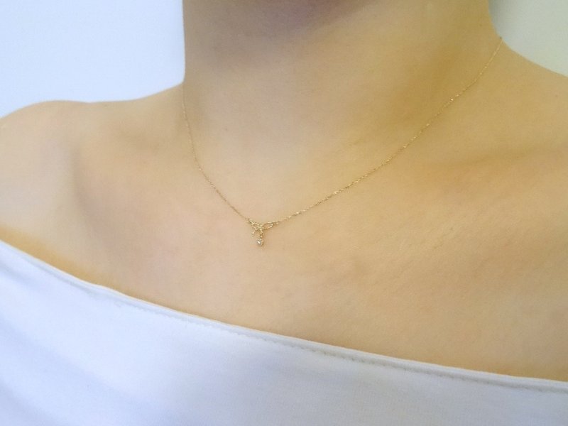 K10 Skin Jewelry ◆ 日本10K金蝴蝶结小坠镶天然钻石 D0.004ct. 极致裸感锁骨链 (37、40 cm 可扣) - 项链 - 宝石 金色