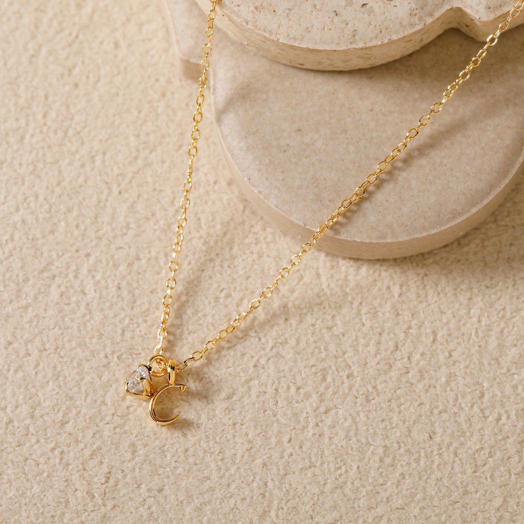 petit-initial necklace 【C】 无镍项链 镂空小巧字母坠饰项链 - 锁骨链 - 其他金属 金色