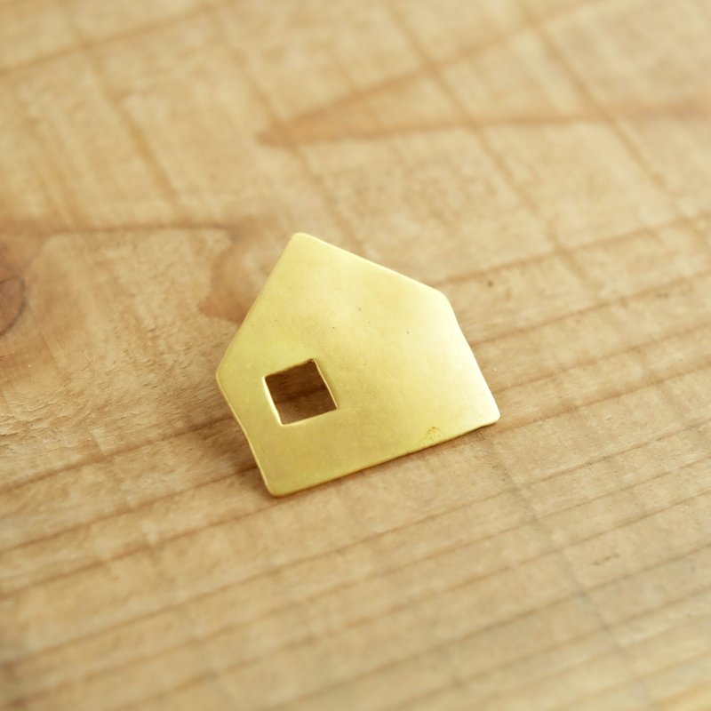 Brass brooch at home B005-1 - 胸针 - 其他金属 金色