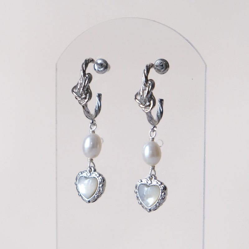 型格 神秘 淡水珍珠 黑白心型贝母 耳环 ALYSSA & JAMES - 耳环/耳夹 - 珍珠 黑色