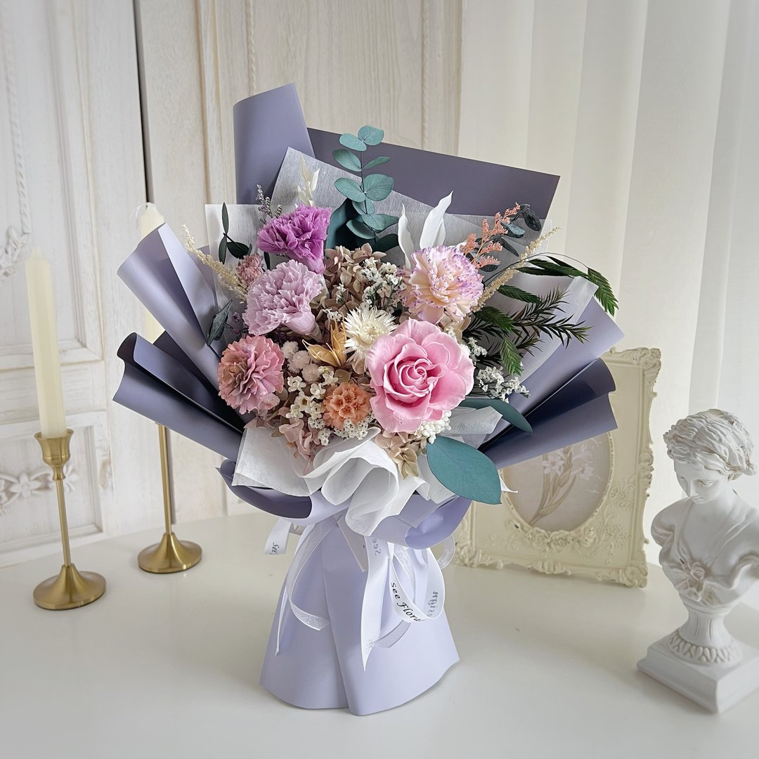 SEE Floral Design母亲节康乃馨永生花-紫罗兰不凋康乃馨花束(L) - 干燥花/捧花 - 植物．花 