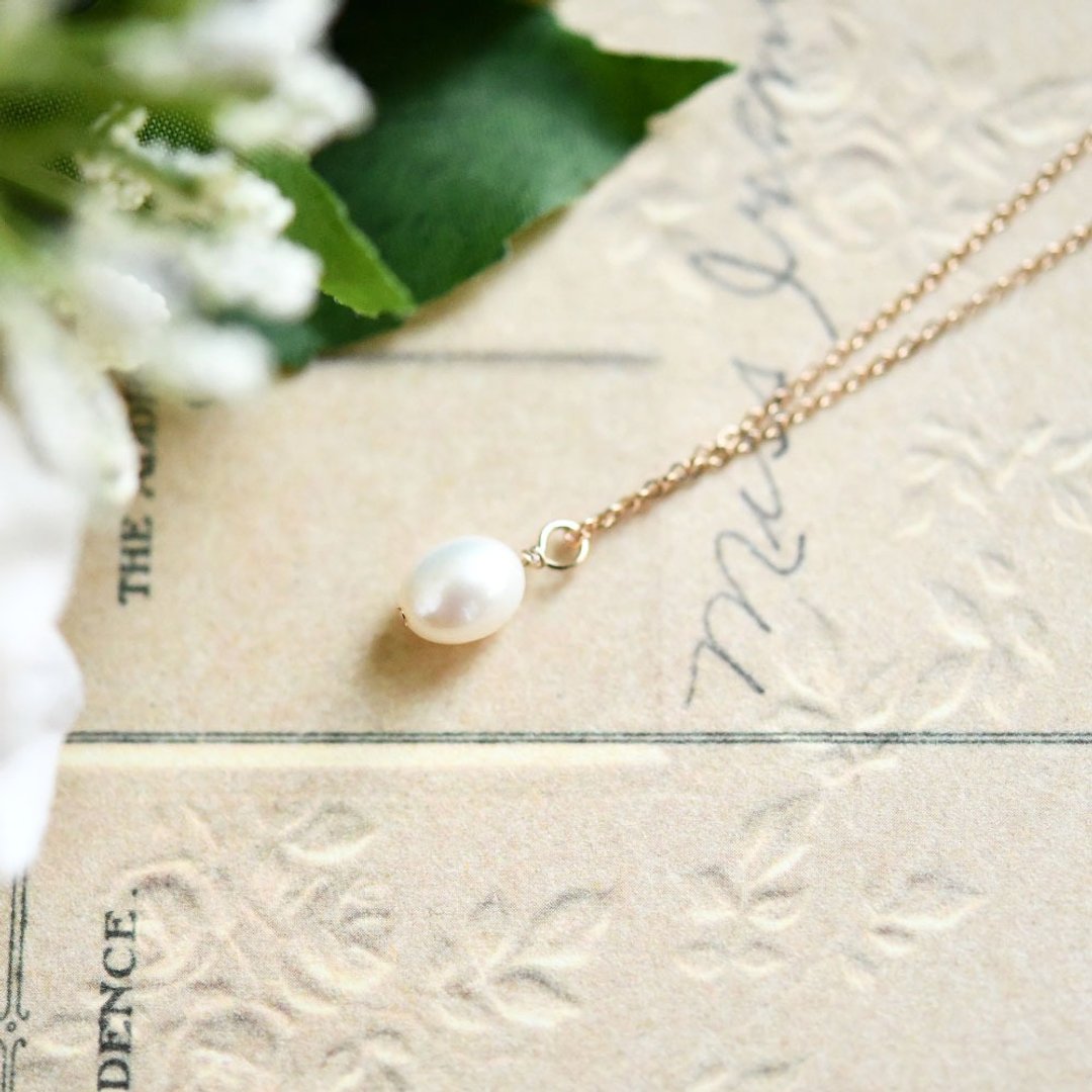 A mermaid's tears that bring happiness One freshwater pearl necklace June birthstone - 项链 - 宝石 白色