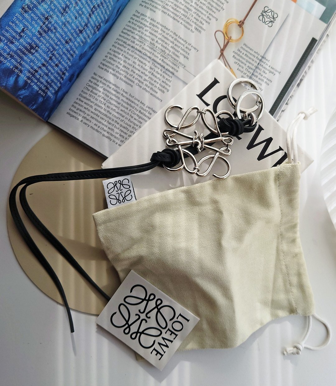 中古美品带袋标盒 Loewe anagram 流苏包包挂饰挂件锁匙扣钥匙圈 - 钥匙链/钥匙包 - 真皮 黑色