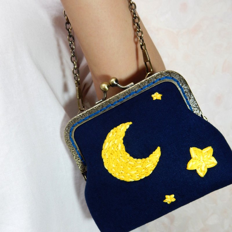 星月口金包 / 手工刺绣 定制化英文名 附手腕链 - 皮夹/钱包 - 棉．麻 黄色