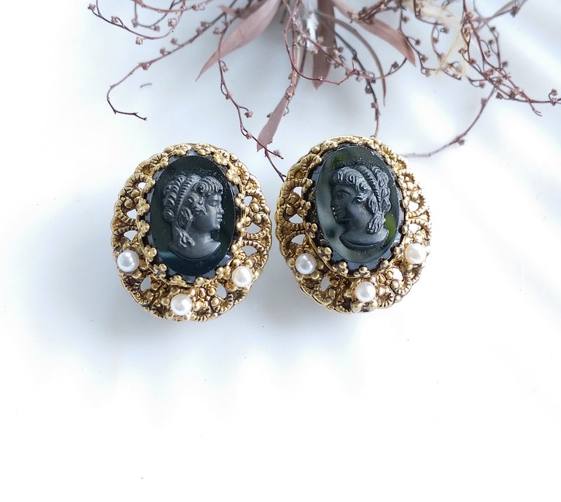 【西洋古董饰品 】西德制 花丝 黑玻璃CAMEO  典雅 夹式耳环 - 耳环/耳夹 - 其他材质 金色