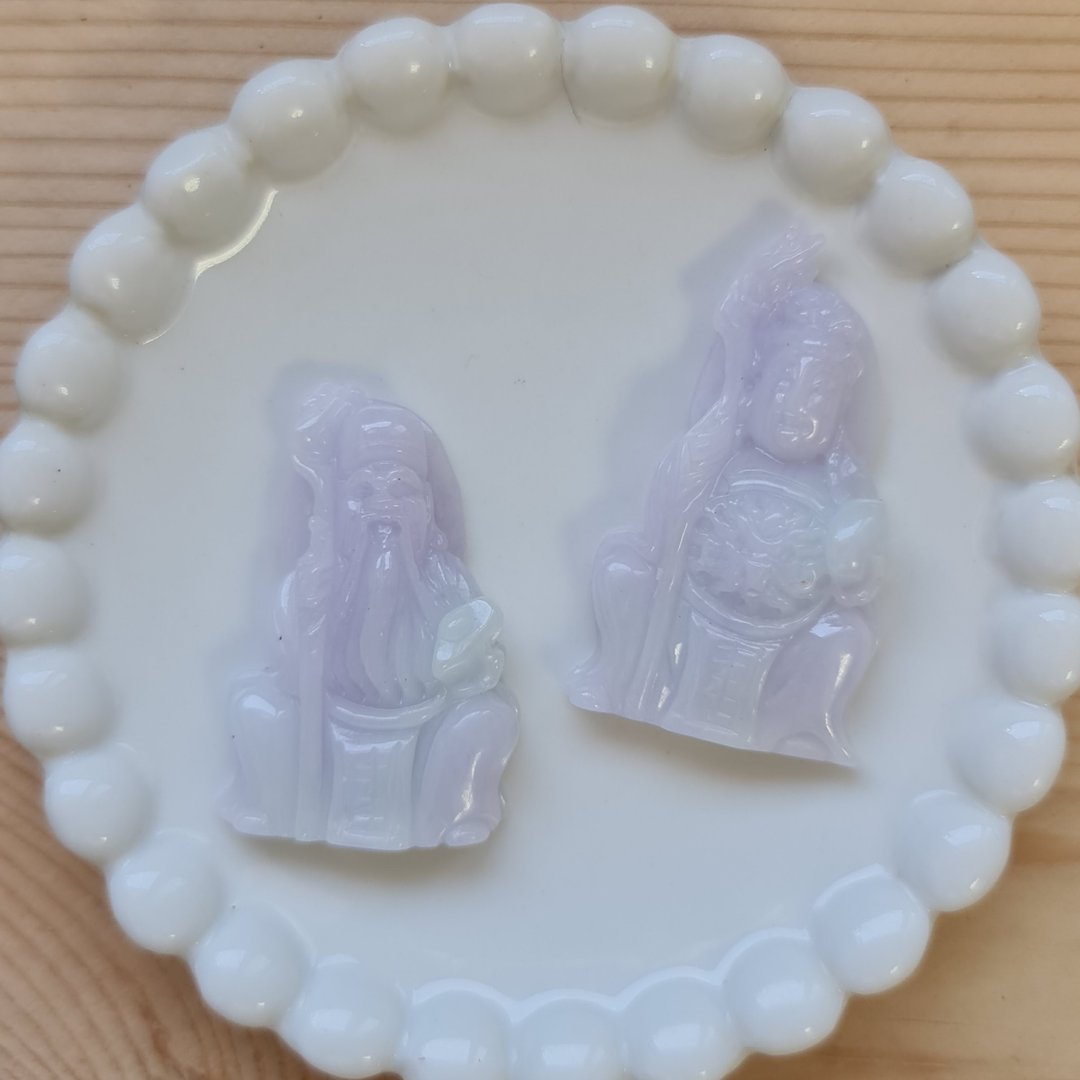 春带彩料土地公与土地婆 | 天然缅甸玉A货翡翠 - 吊饰 - 玉石 