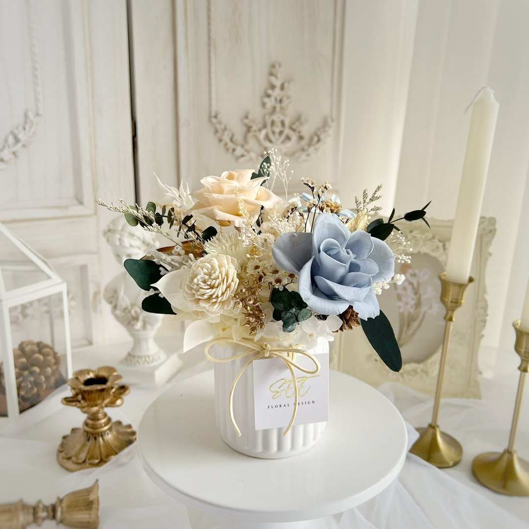 SEE Floral Design 永生花 不凋花 干燥花-蓝玫瑰不凋扩香牛奶瓶 - 干燥花/捧花 - 植物．花 
