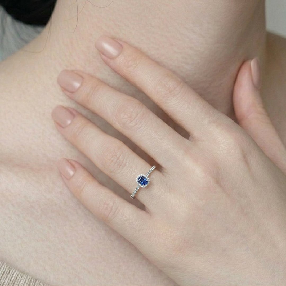 天然椭圆形蓝宝石 微镶钻石 纯 18K 金戒指 | 定制手工 - 戒指 - 宝石 蓝色