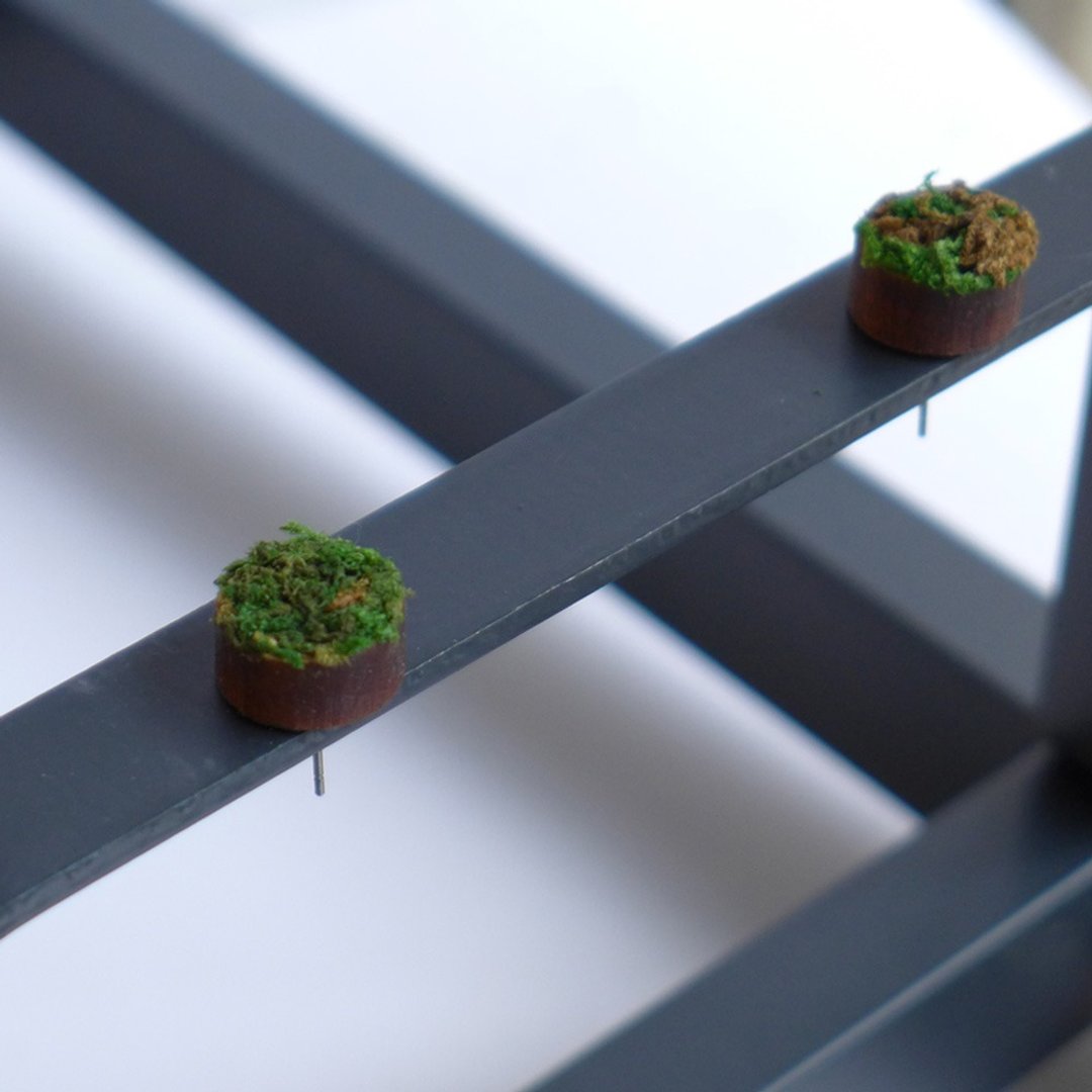 【老朋友限定礼】Woops·耳边扣 木头手作耳环-草皮好朋友(圆形) - 耳环/耳夹 - 木头 绿色