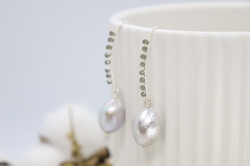 Light Grey Baroque Pearls & Quarts Stones 925 Sterling Silver Hook Earrings - 耳环/耳夹 - 珍珠 灰色