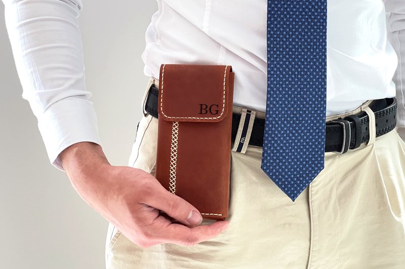 客制化真皮手机腰挂包 金属背夹 手工刻字 手作腰包 - 手机壳/手机套 - 真皮 多色