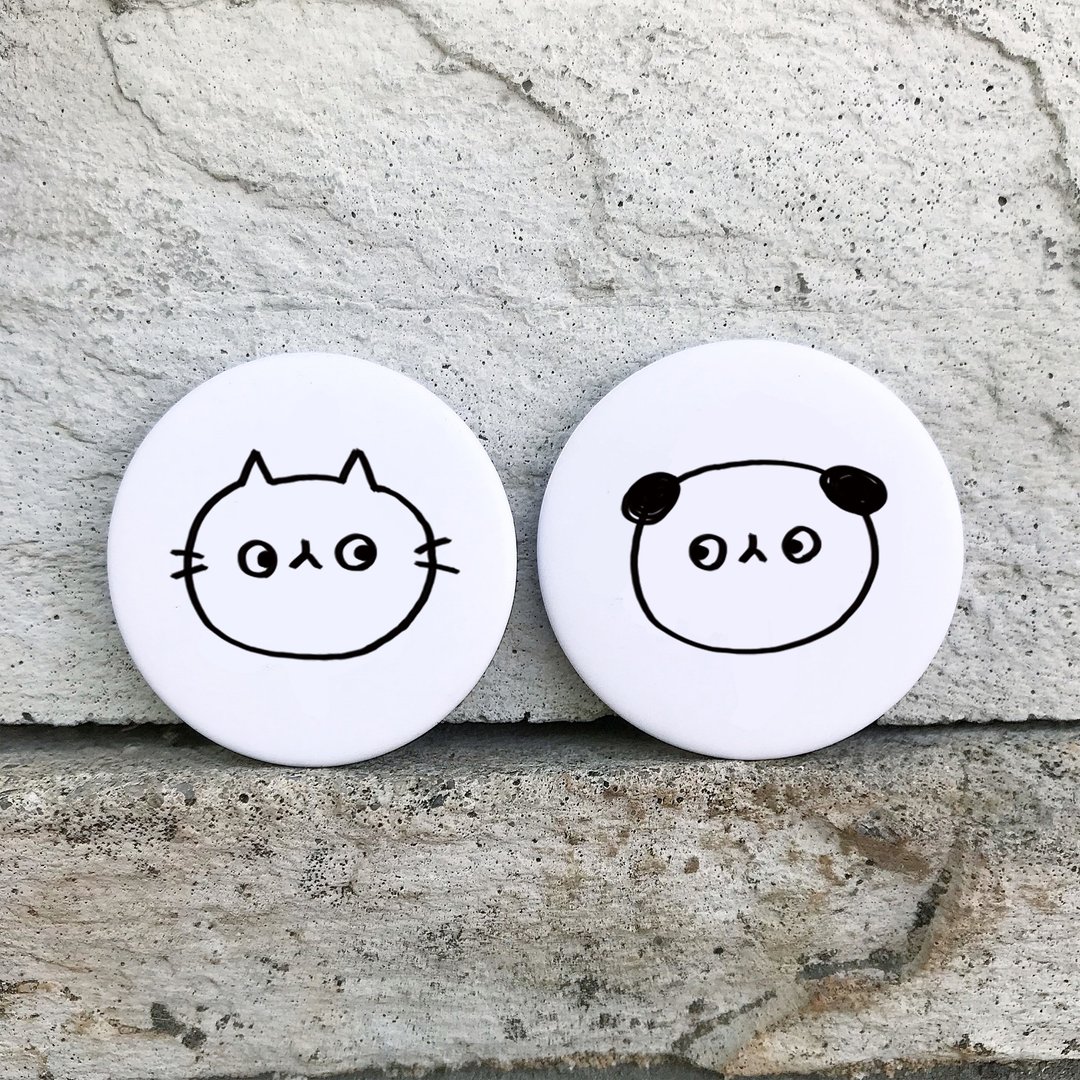 猫猫与狗狗 /小徽章 (2入) - 徽章/别针 - 塑料 白色